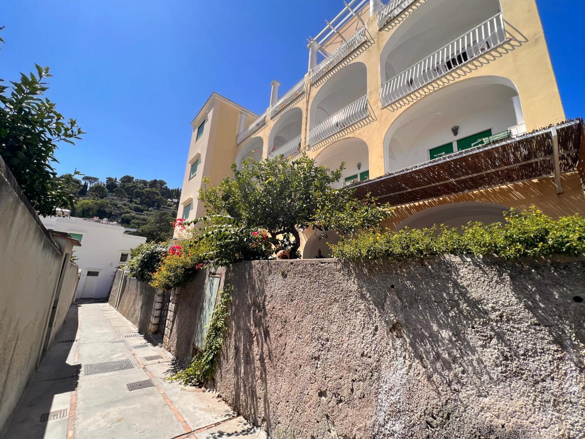 Suite Apartment Capri Con Jacuzzi In Piazzetta Eksteriør billede