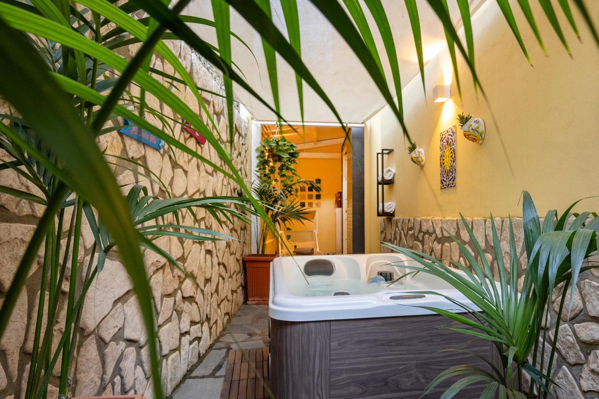 Suite Apartment Capri Con Jacuzzi In Piazzetta Eksteriør billede